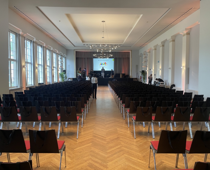 Sprachbeschallung + Videotechnik für 300 Personen im Kursaal Stuttgart Sprachbeschallung + Videotechnik für 300 Personen im Kursaal Stuttgart